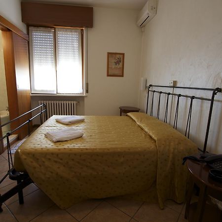 Albergo Tavernetta กัสเตลนูโอโว เดล การ์ดา ภายนอก รูปภาพ