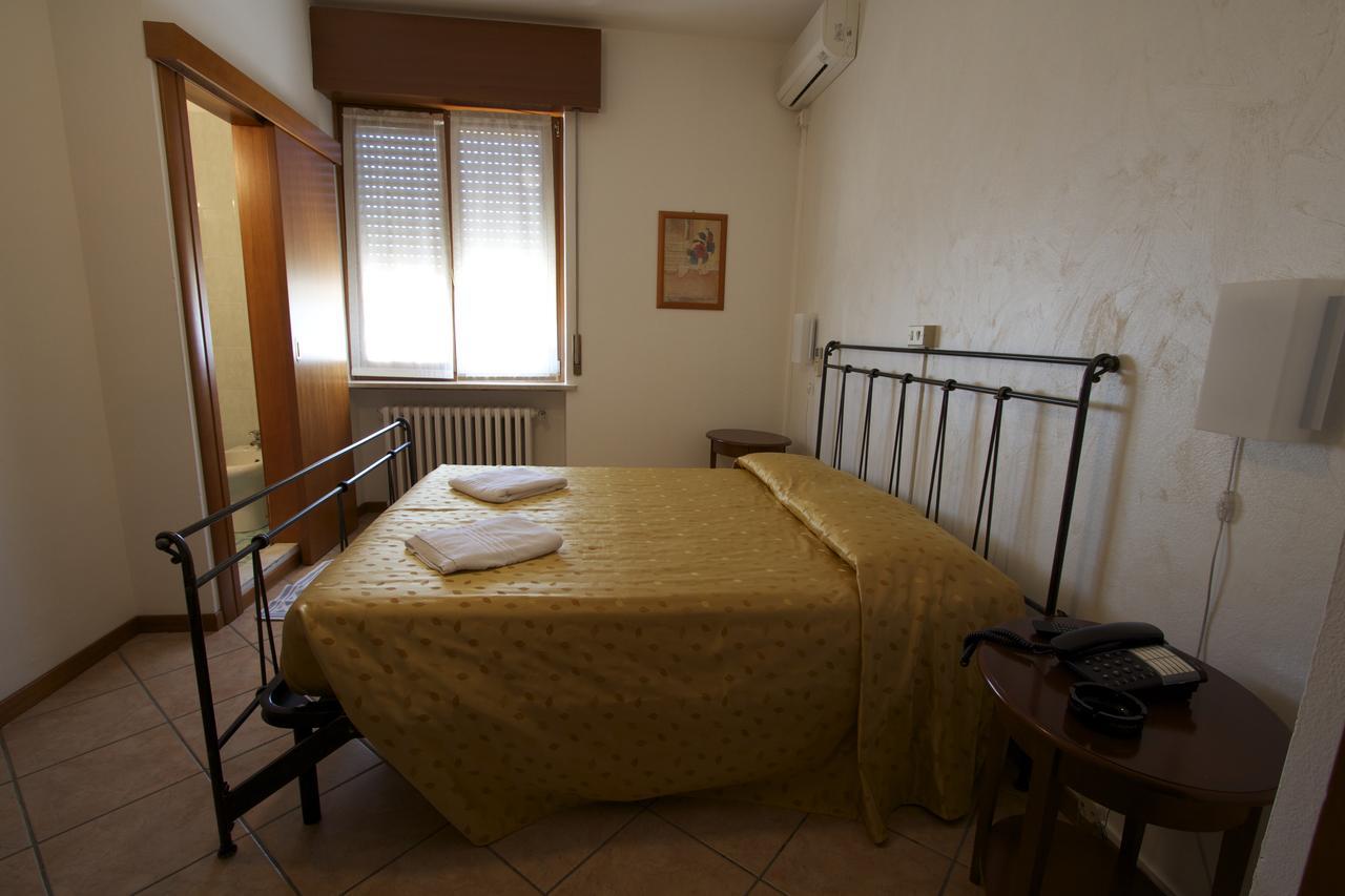 Albergo Tavernetta กัสเตลนูโอโว เดล การ์ดา ภายนอก รูปภาพ