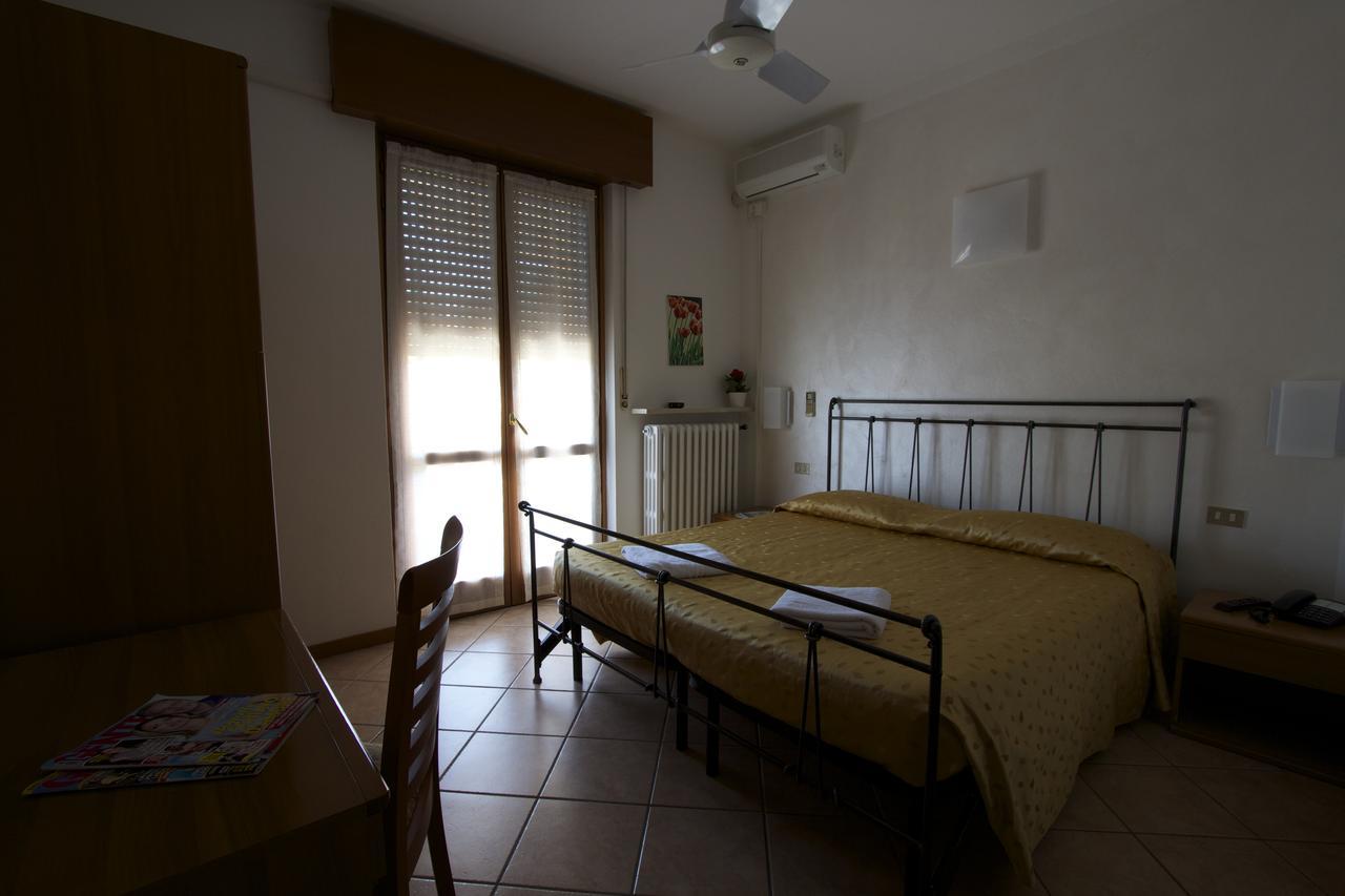 Albergo Tavernetta กัสเตลนูโอโว เดล การ์ดา ภายนอก รูปภาพ
