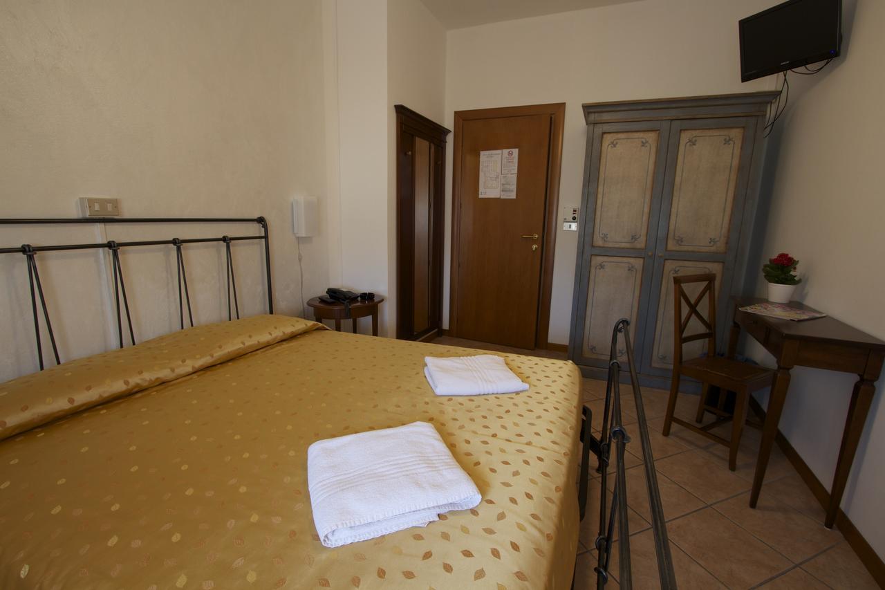 Albergo Tavernetta กัสเตลนูโอโว เดล การ์ดา ภายนอก รูปภาพ