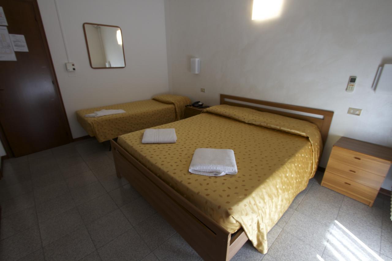 Albergo Tavernetta กัสเตลนูโอโว เดล การ์ดา ภายนอก รูปภาพ