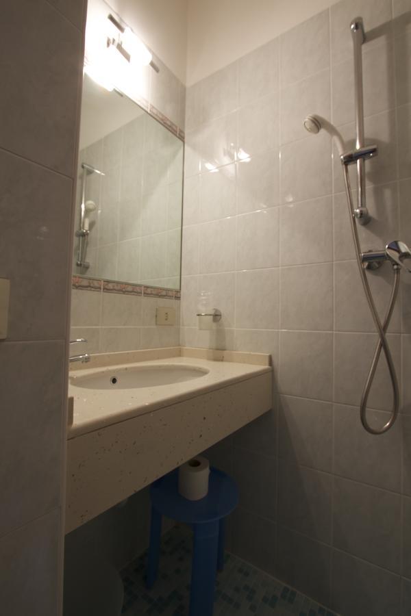 Albergo Tavernetta กัสเตลนูโอโว เดล การ์ดา ภายนอก รูปภาพ
