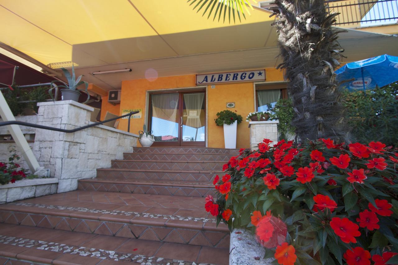 Albergo Tavernetta กัสเตลนูโอโว เดล การ์ดา ภายนอก รูปภาพ