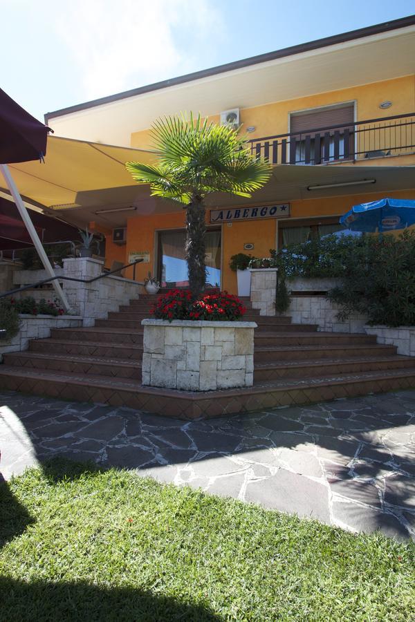 Albergo Tavernetta กัสเตลนูโอโว เดล การ์ดา ภายนอก รูปภาพ